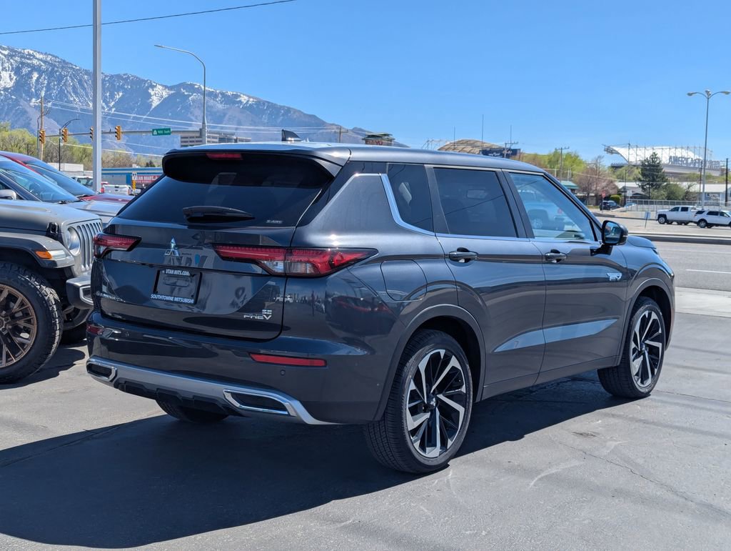 Used 2025 Mitsubishi Outlander 4WD Plug-In Hybrid image 4