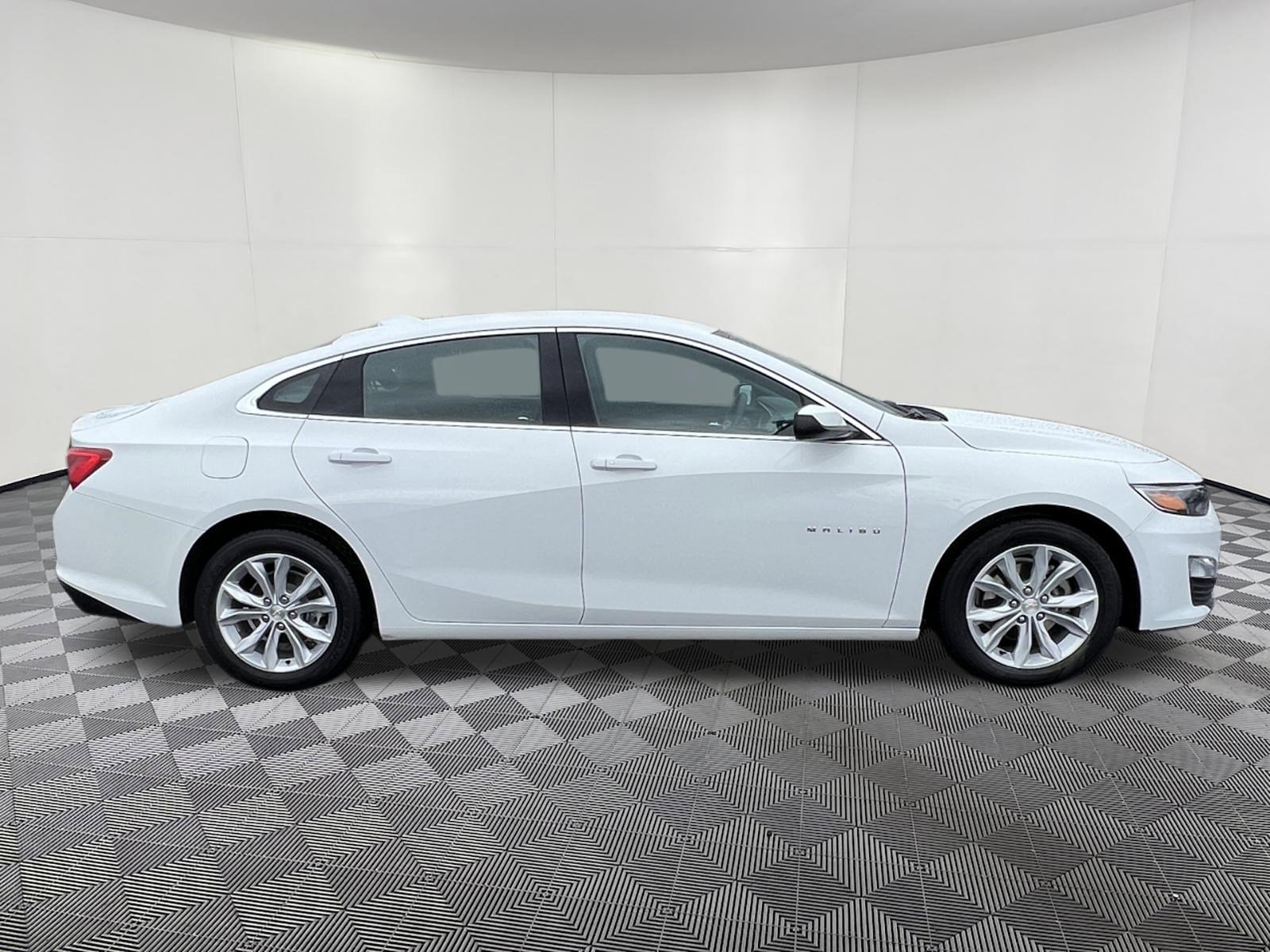 Used 2025 Chevrolet Malibu LT FWD image 7