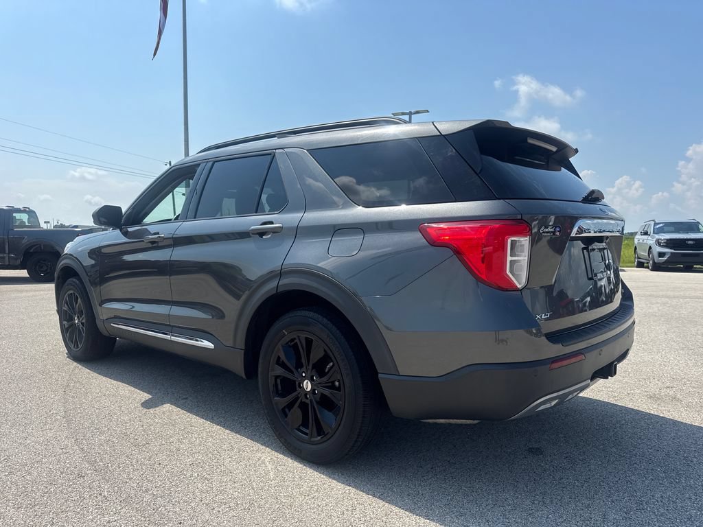 Used 2020 Ford Explorer XLT w/ Equipment Group 202A AWD/4WD image 4