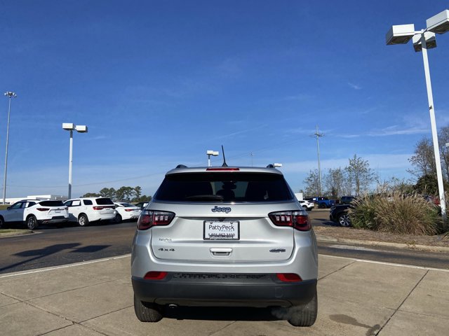 Used 2024 Jeep Compass Latitude image 9