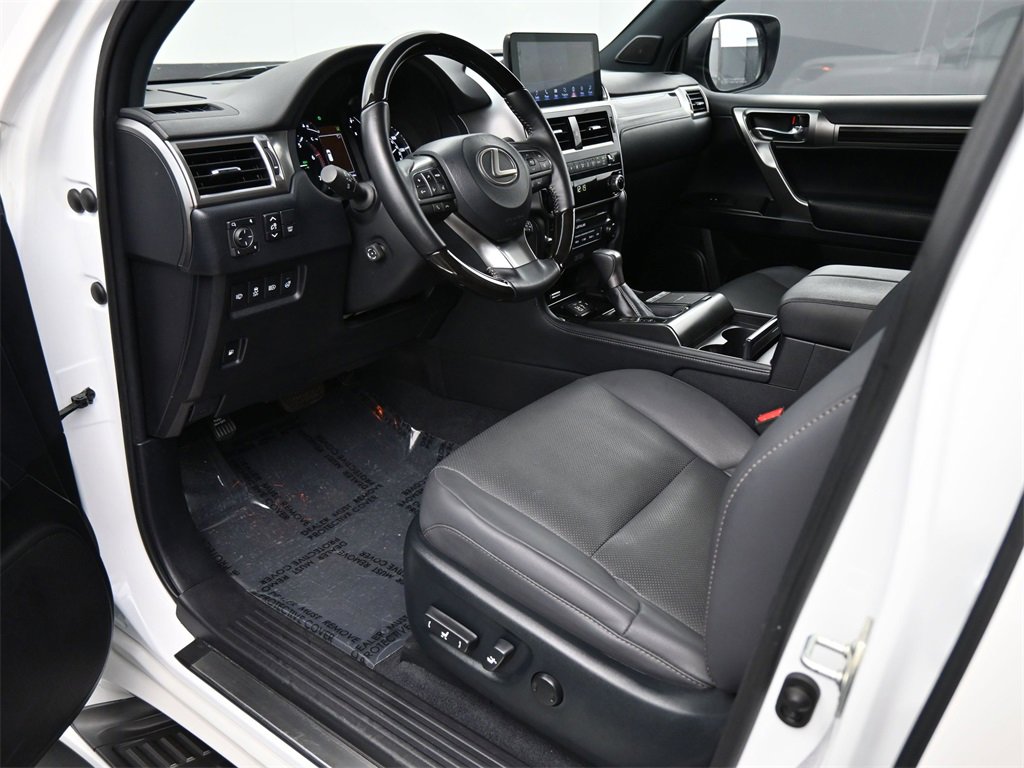 Used 2023 Lexus GX 460 Premium w/ Premium Plus Package image 2