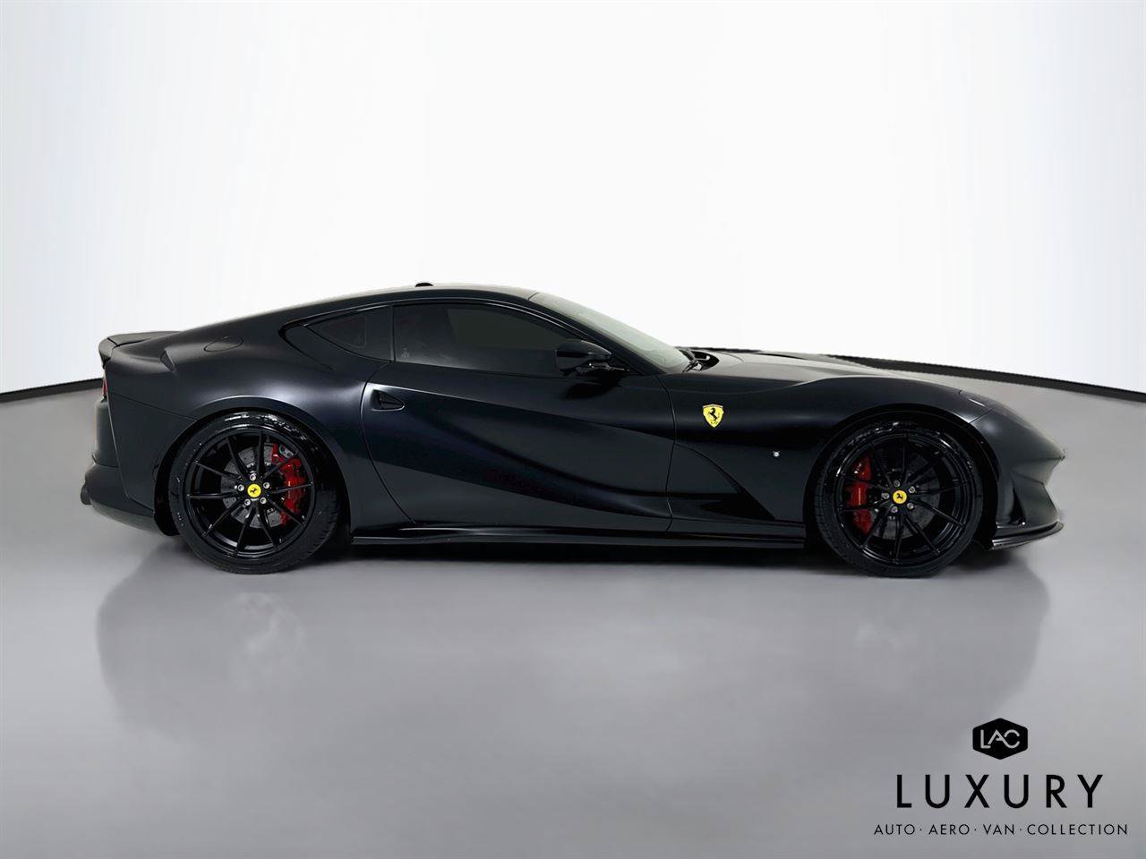 Used 2020 Ferrari 812 Superfast RWD image 5