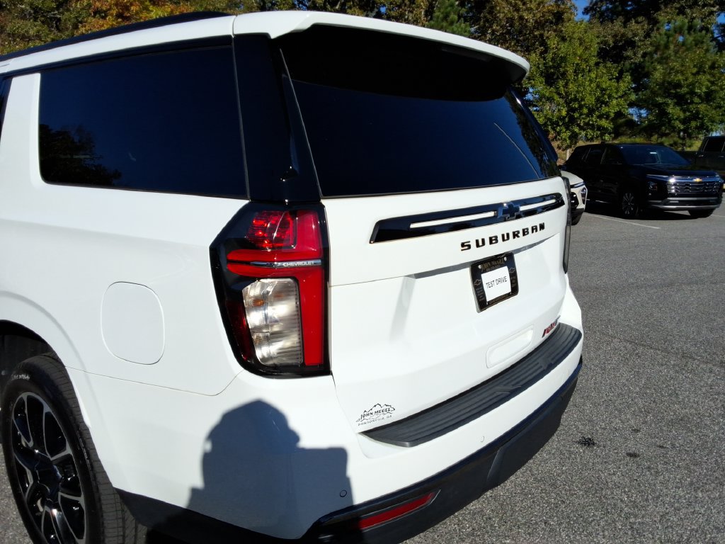 Certified 2022 Chevrolet Suburban RST w/ Luxury Package AWD/4WD image 14