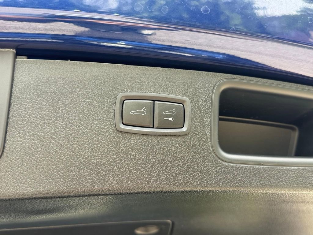 Used 2024 Porsche Macan AWD/4WD image 6