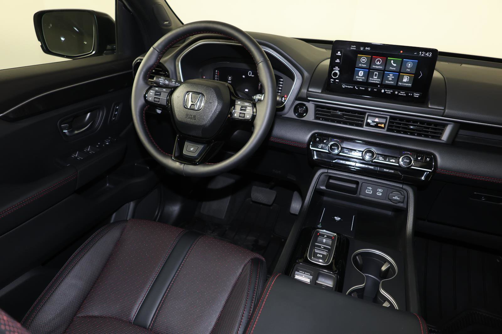 Used 2025 Honda Pilot Black Edition image 9