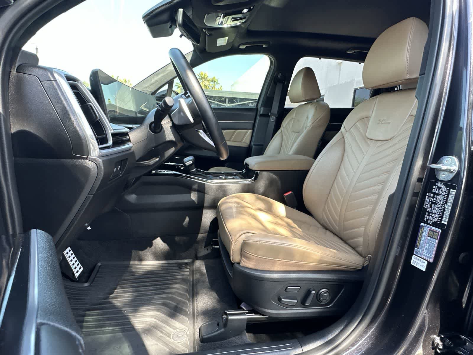 Used 2025 Kia Sorento SX Prestige w/ Olive Brown Leather Package AWD/4WD image 3