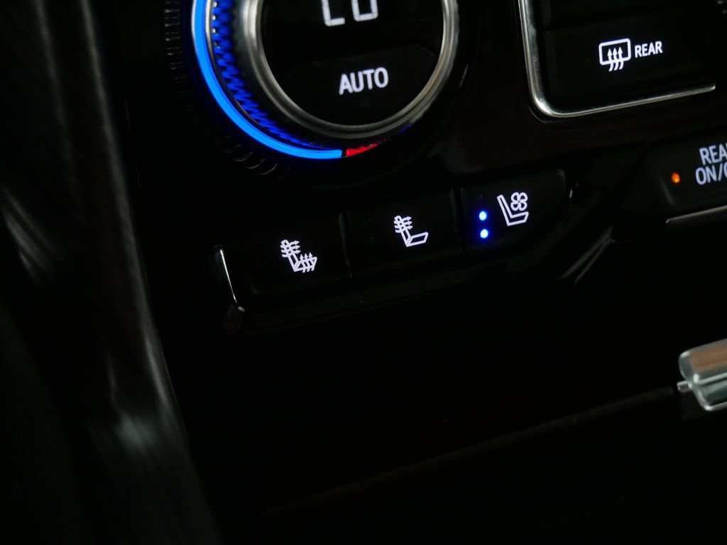 Used 2024 GMC Yukon Denali Ultimate AWD/4WD image 26