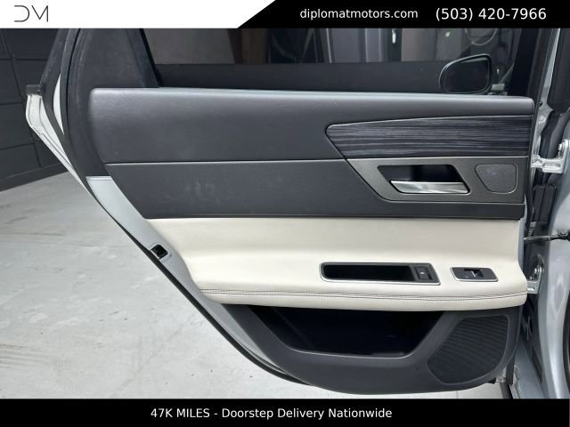 Used 2018 Jaguar XF S RWD image 25