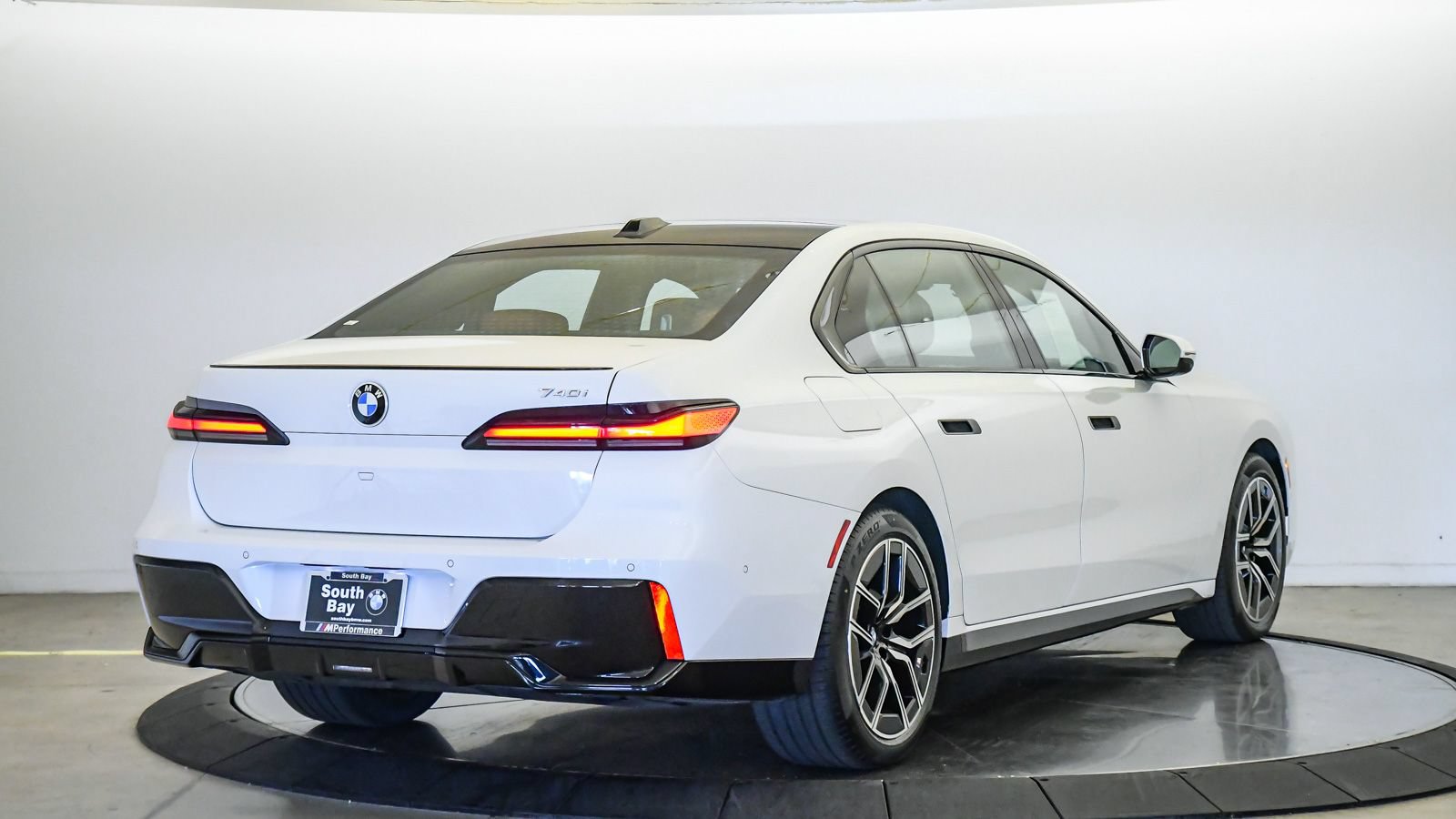 Certified 2023 BMW 740i w/ Parking Assistance Package RWD image 5