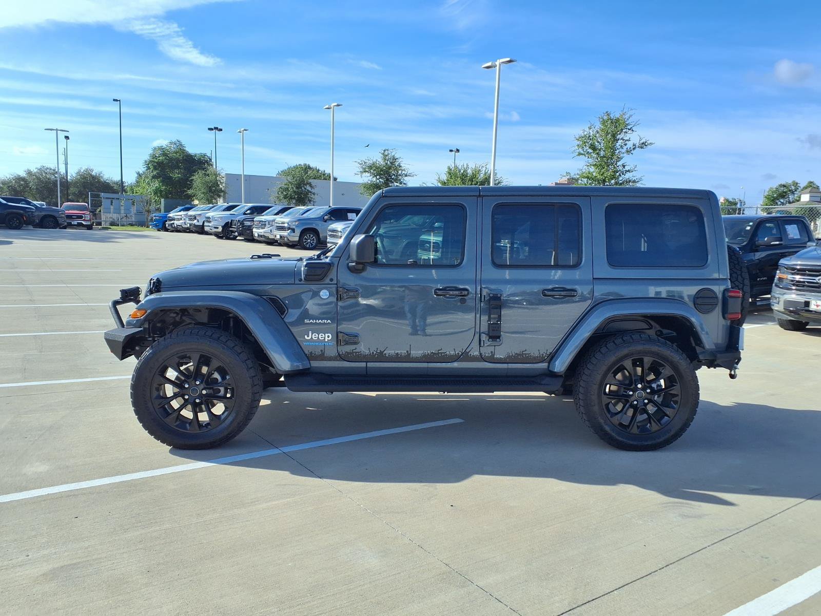 Used 2024 Jeep Wrangler Unlimited Sahara AWD/4WD image 9