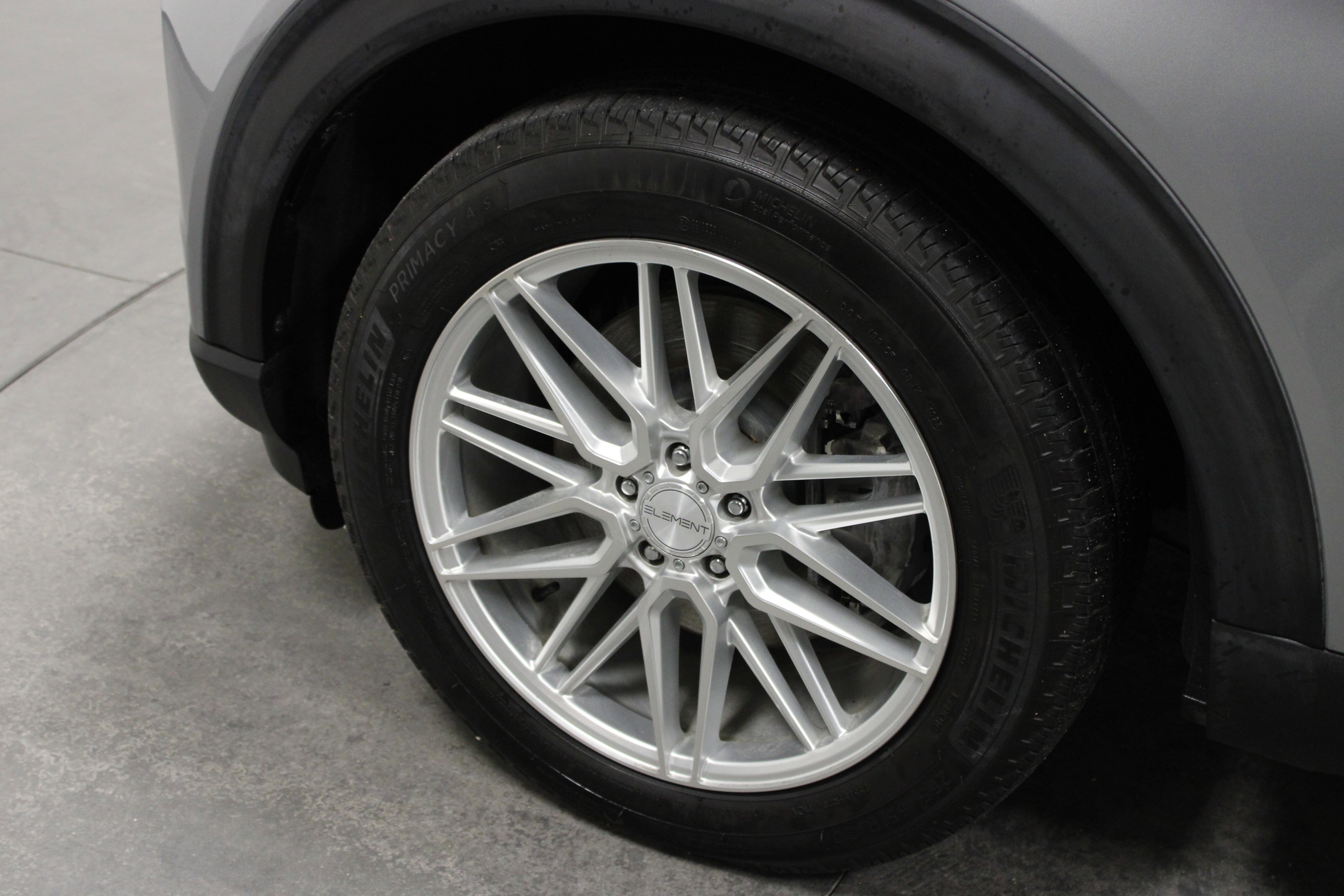 Used 2020 Ford Explorer Limited w/ Hybrid Equipment Group 310A image 10