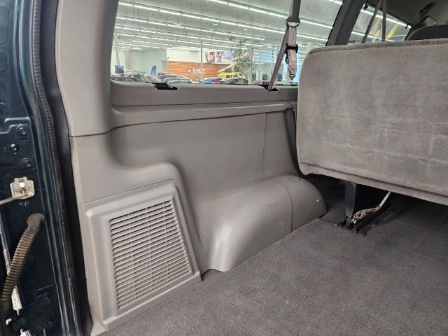 Used 2000 Ford E-150 and Econoline 150 Wagon image 31