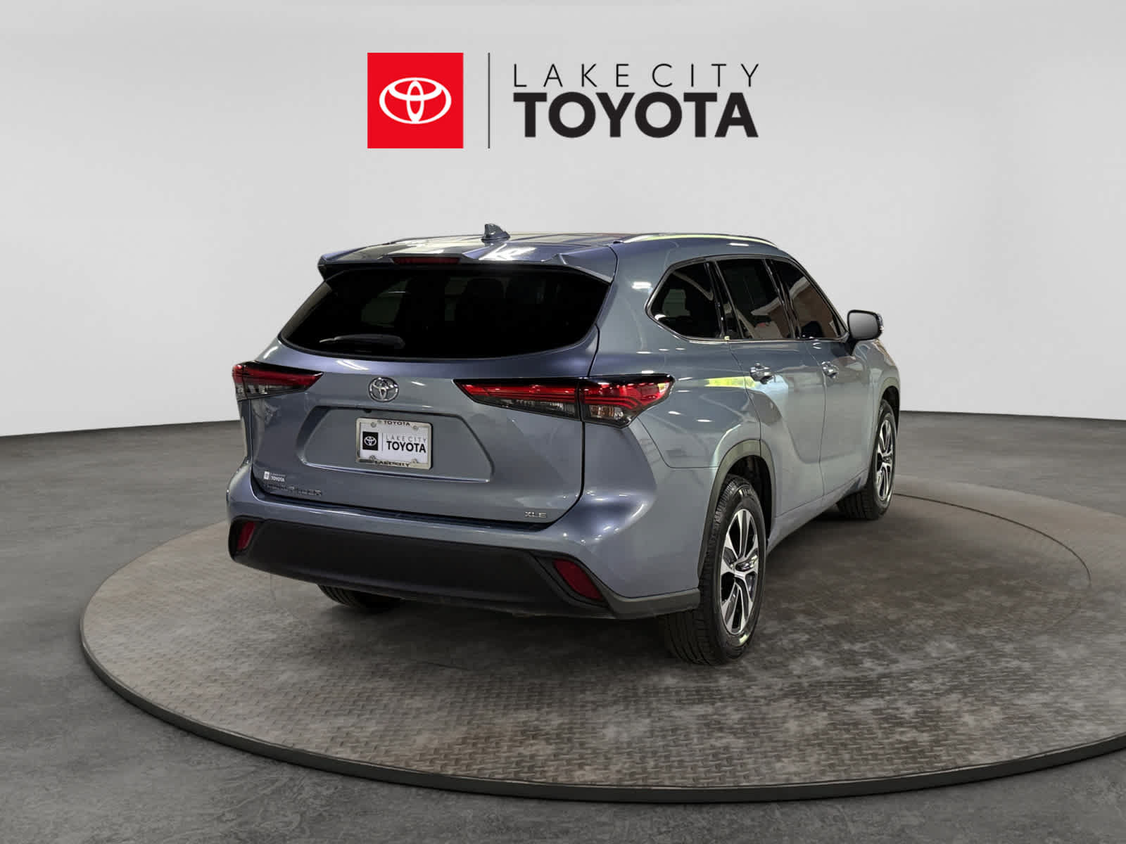 Used 2020 Toyota Highlander XLE FWD image 9