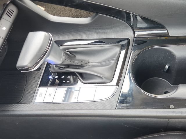 Used 2025 Hyundai Elantra Limited FWD image 21