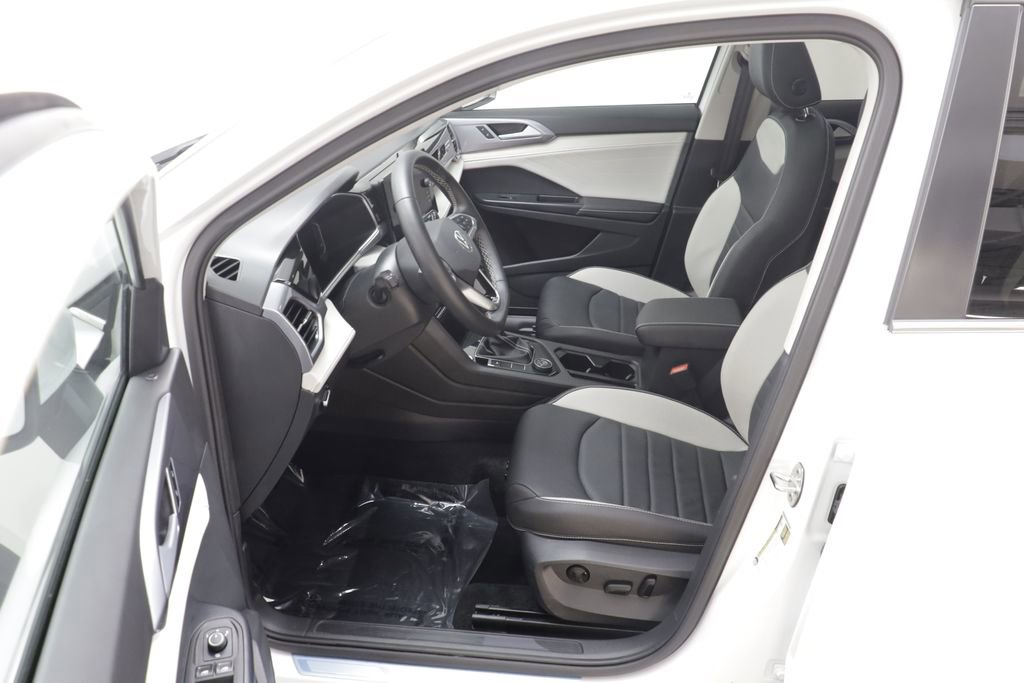 Used 2025 Volkswagen Taos SEL w/ Black Wheel Plus Package AWD/4WD image 6