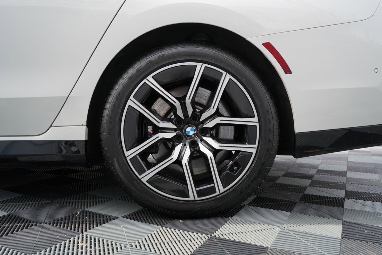 Used 2023 BMW 760i xDrive w/ Executive Package image 85
