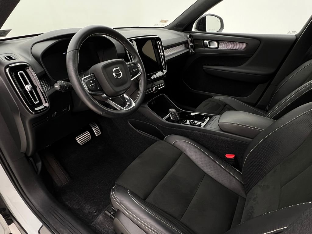 Used 2021 Volvo XC40 T5 R-Design image 17