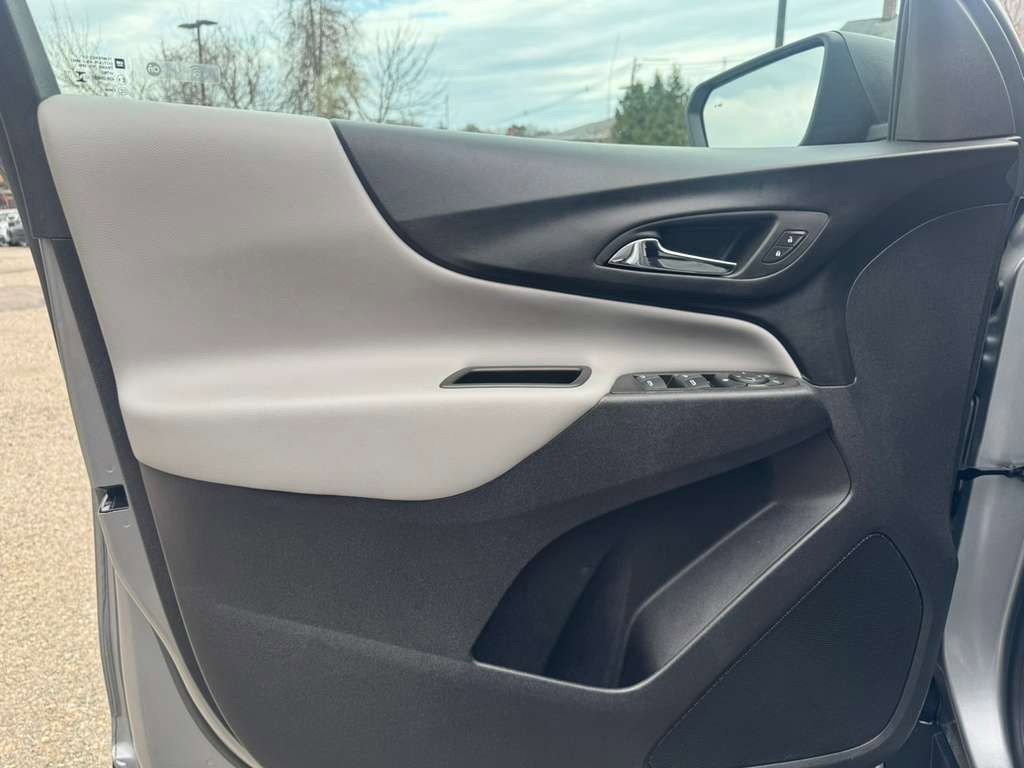 Used 2024 Chevrolet Equinox LS w/ LS Convenience Package image 11