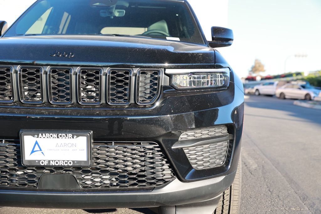 New 2025 Jeep Grand Cherokee Altitude image 5