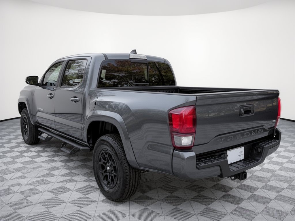 Used 2022 Toyota Tacoma SR5 w/ Technology Package RWD image 3