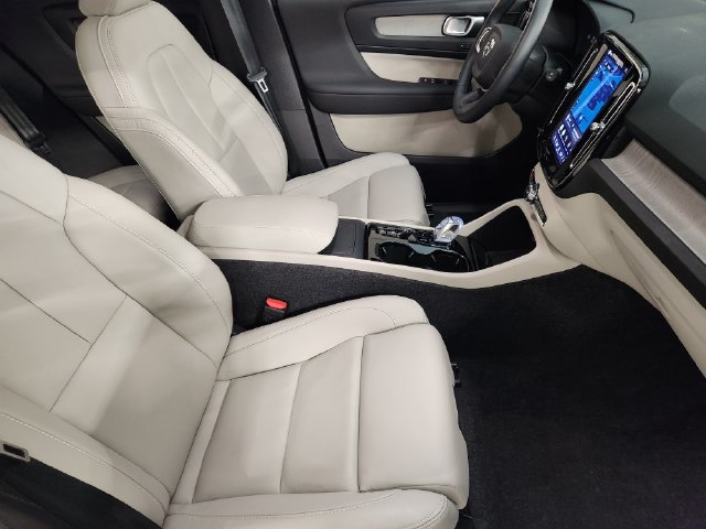 Certified 2026 Volvo XC40 B5 Ultra w/ Protection Package Premier AWD/4WD image 3