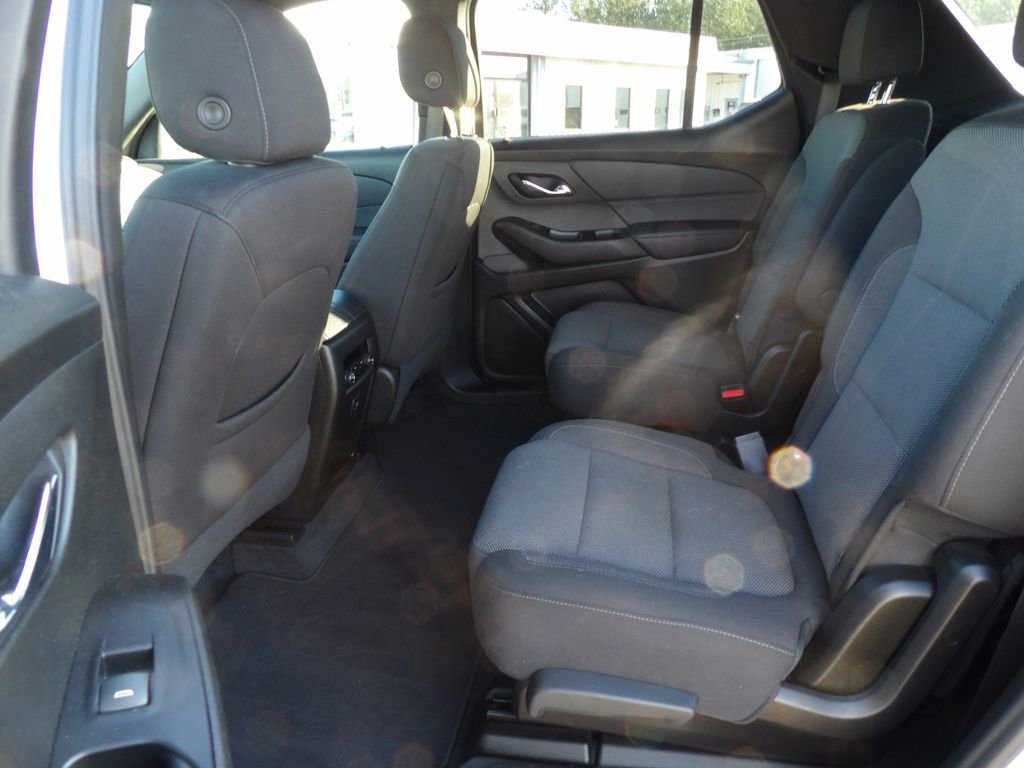 Used 2023 Chevrolet Traverse LT image 16