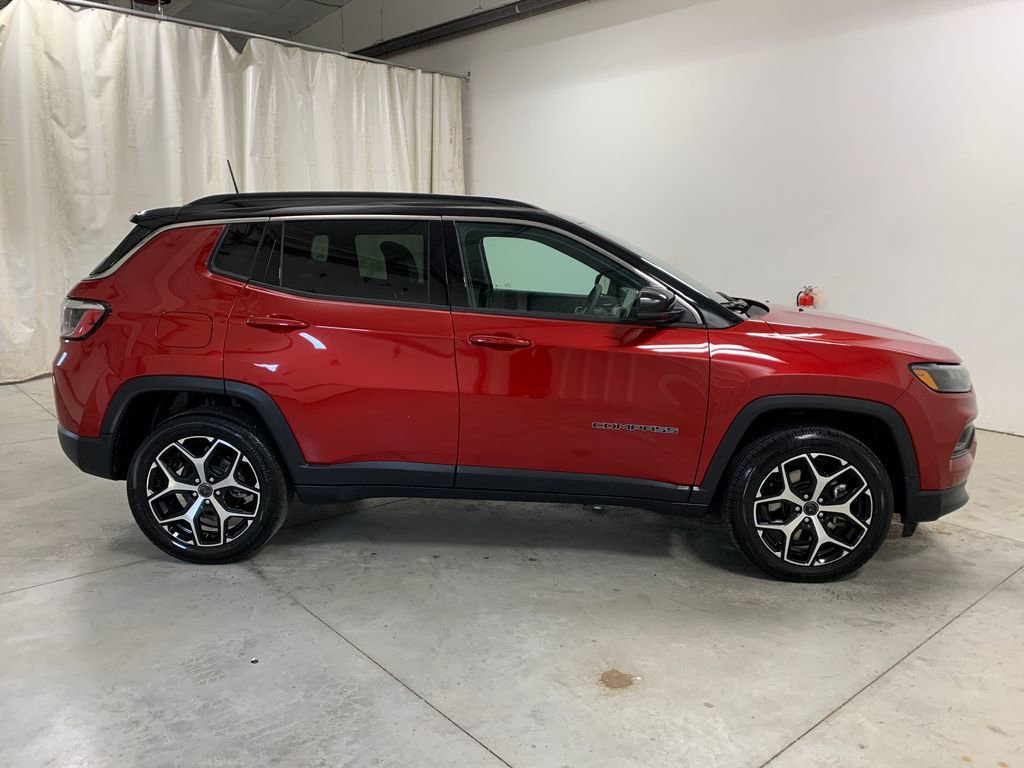 Used 2025 Jeep Compass Limited image 10
