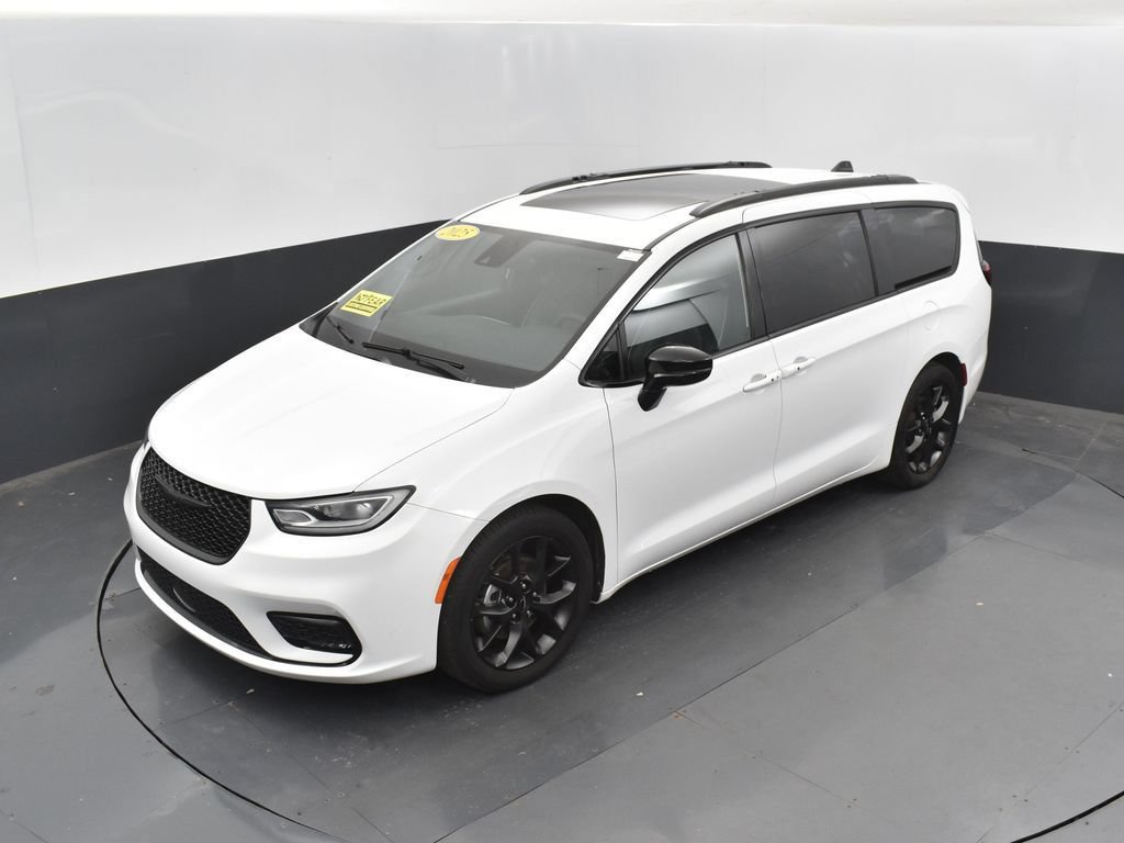 Used 2025 Chrysler Pacifica Limited FWD image 43