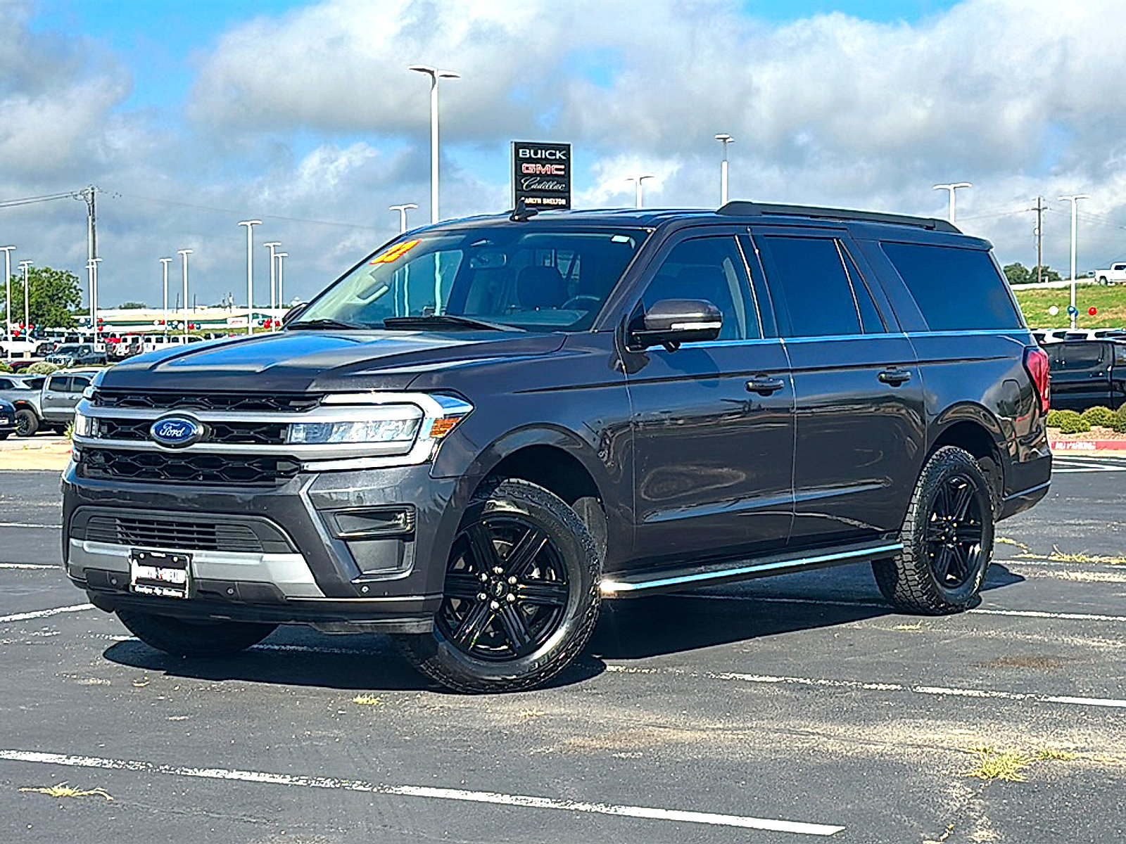 Used 2022 Ford Expedition Max XLT RWD image 2
