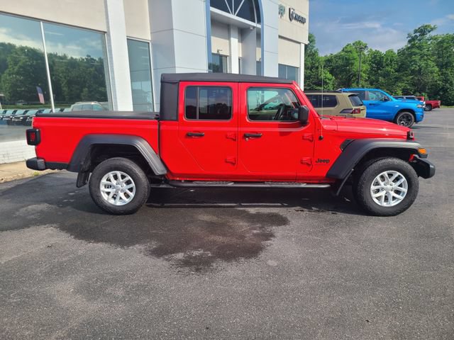 Used 2023 Jeep Gladiator Sport AWD/4WD image 7