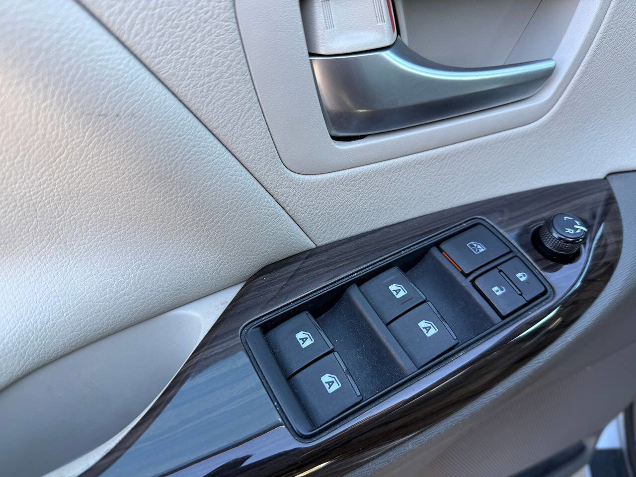 Used 2015 Toyota Sienna XLE Premium AWD/4WD image 56