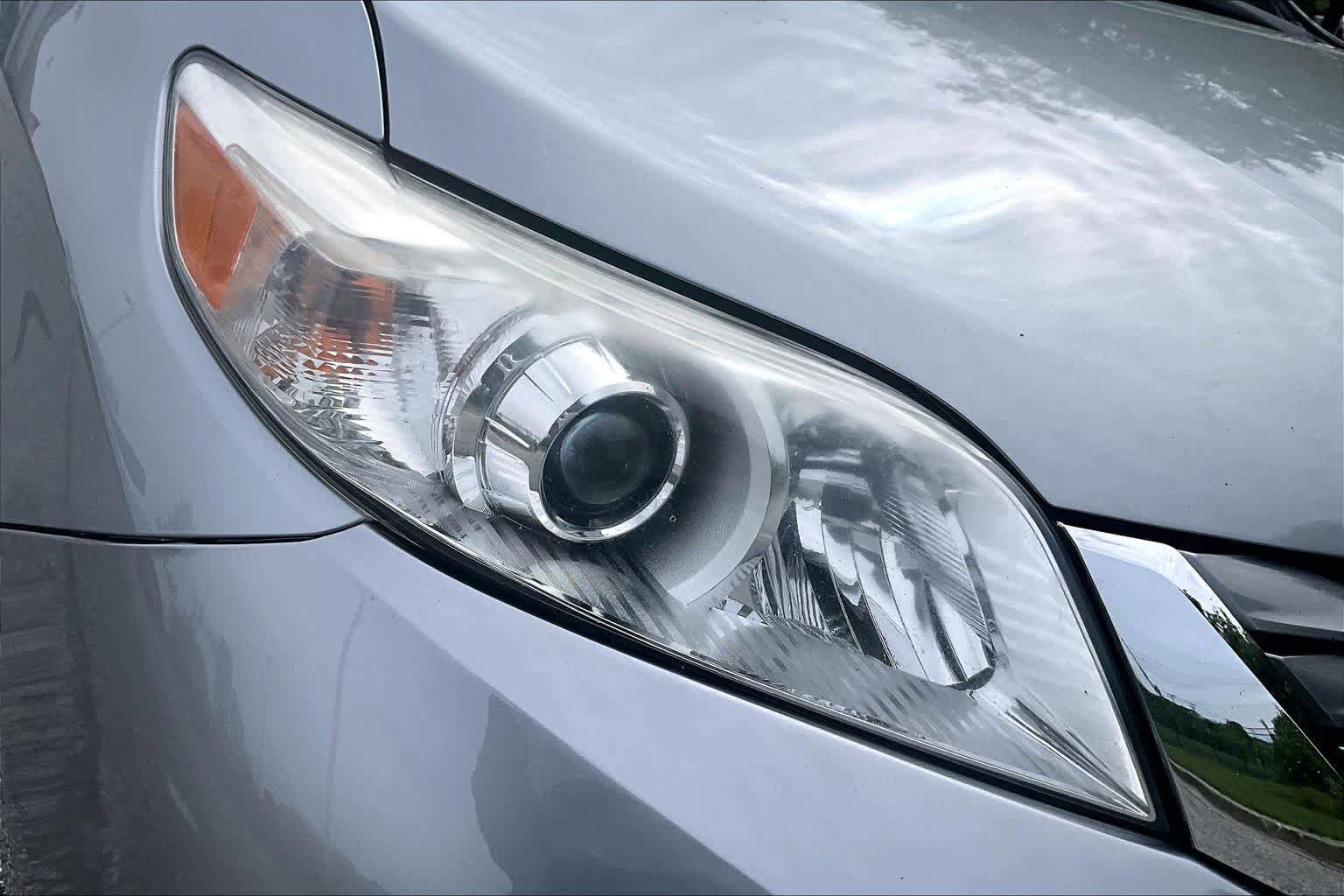 Used 2017 Toyota Sienna XLE w/ XLE Navigation Package FWD image 28