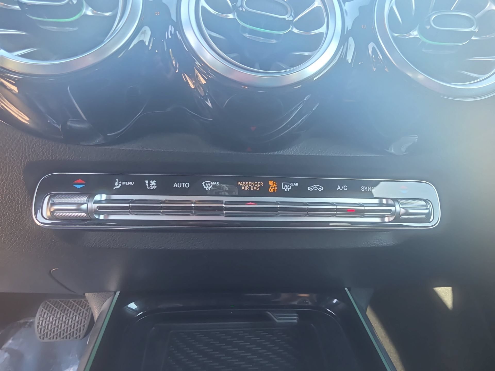 Used 2024 Mercedes-Benz GLB 250 image 24