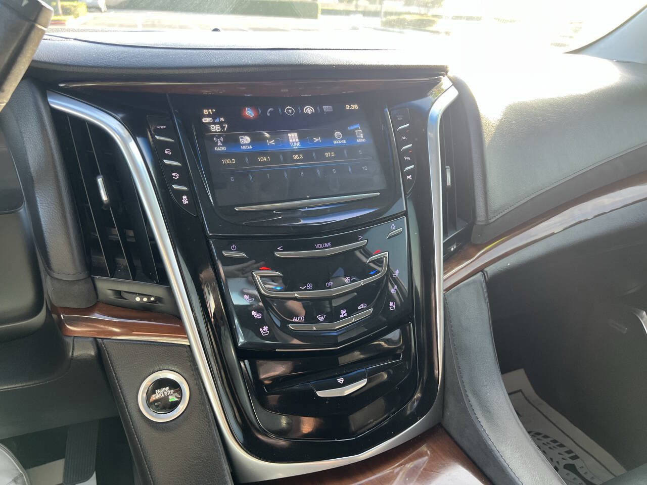 Used 2017 Cadillac Escalade ESV Luxury image 36