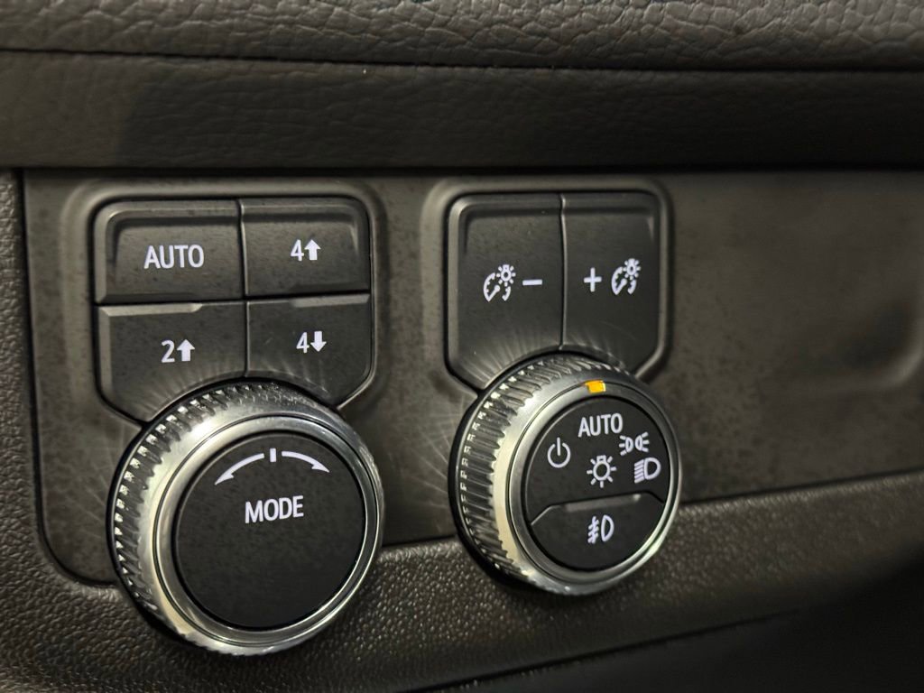 Certified 2024 GMC Yukon Denali image 27