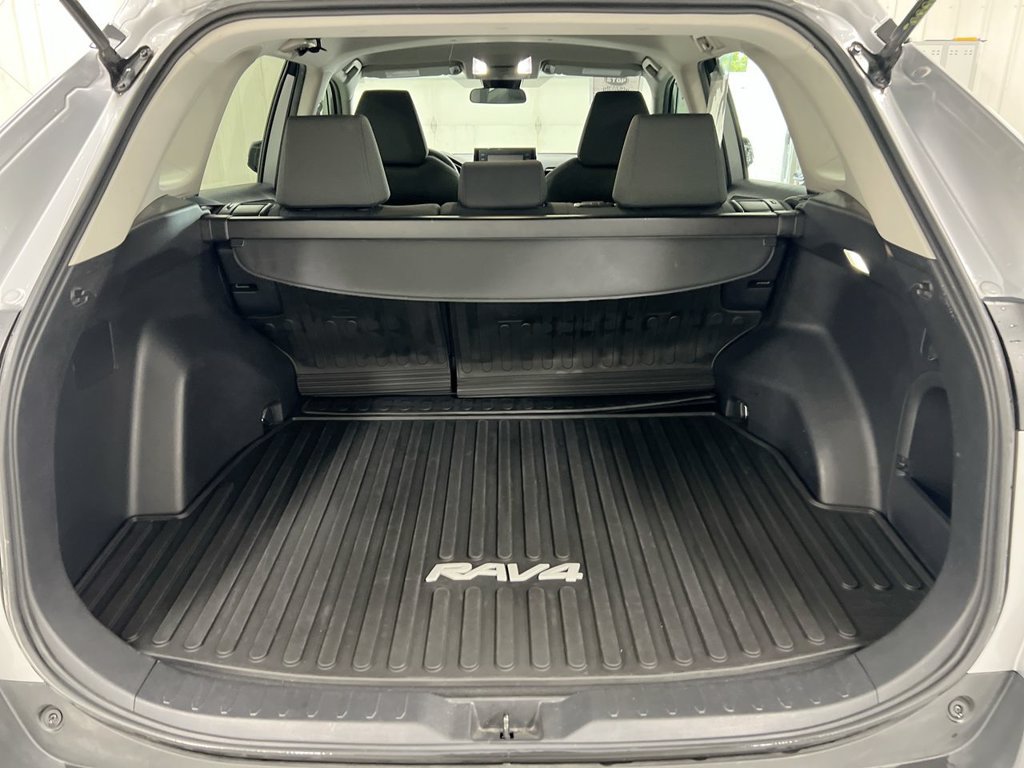 Used 2022 Toyota RAV4 XLE AWD/4WD image 23