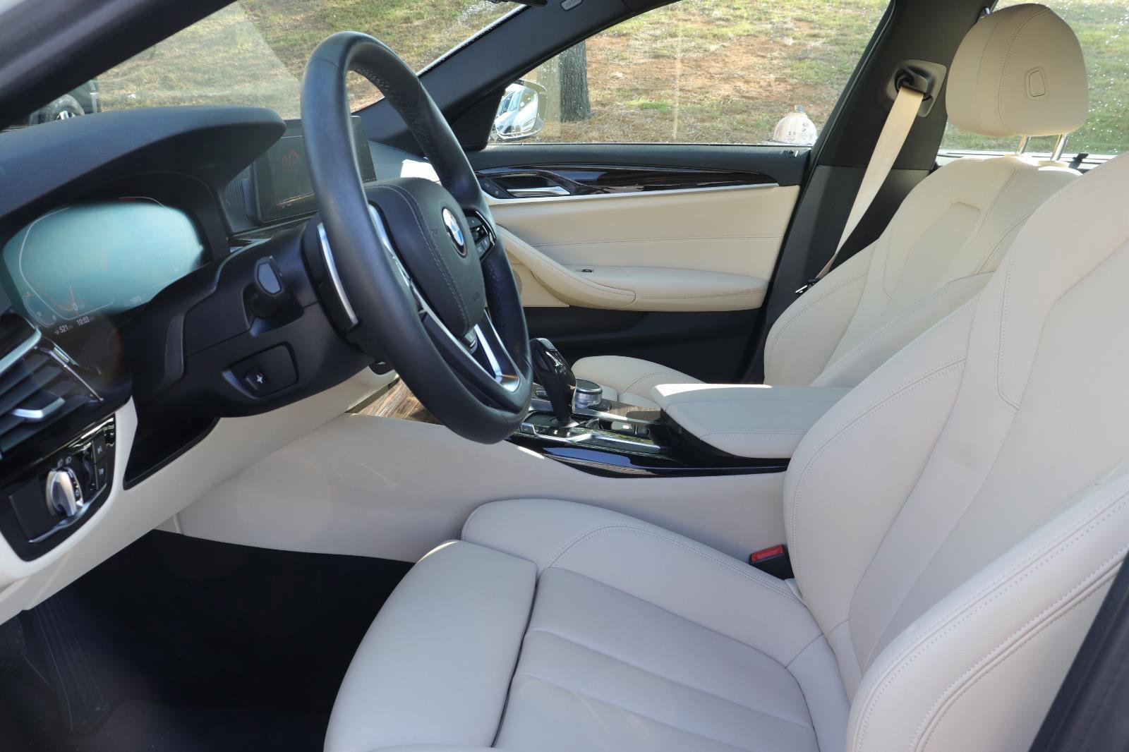 Used 2020 BMW 530i w/ Premium Package image 10