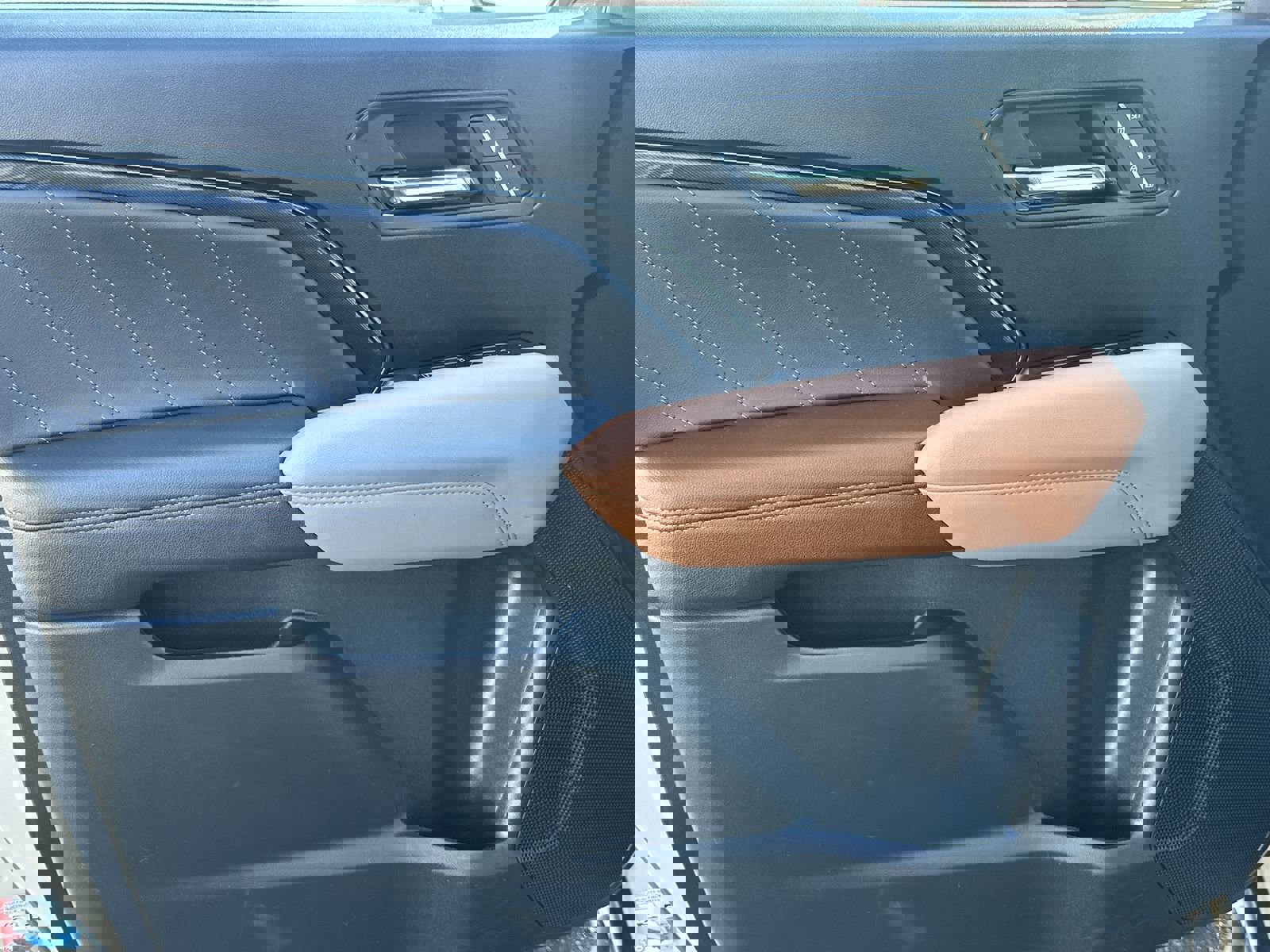 Used 2023 GMC Canyon AT4 w/ LPO, Sports Bar Package image 14