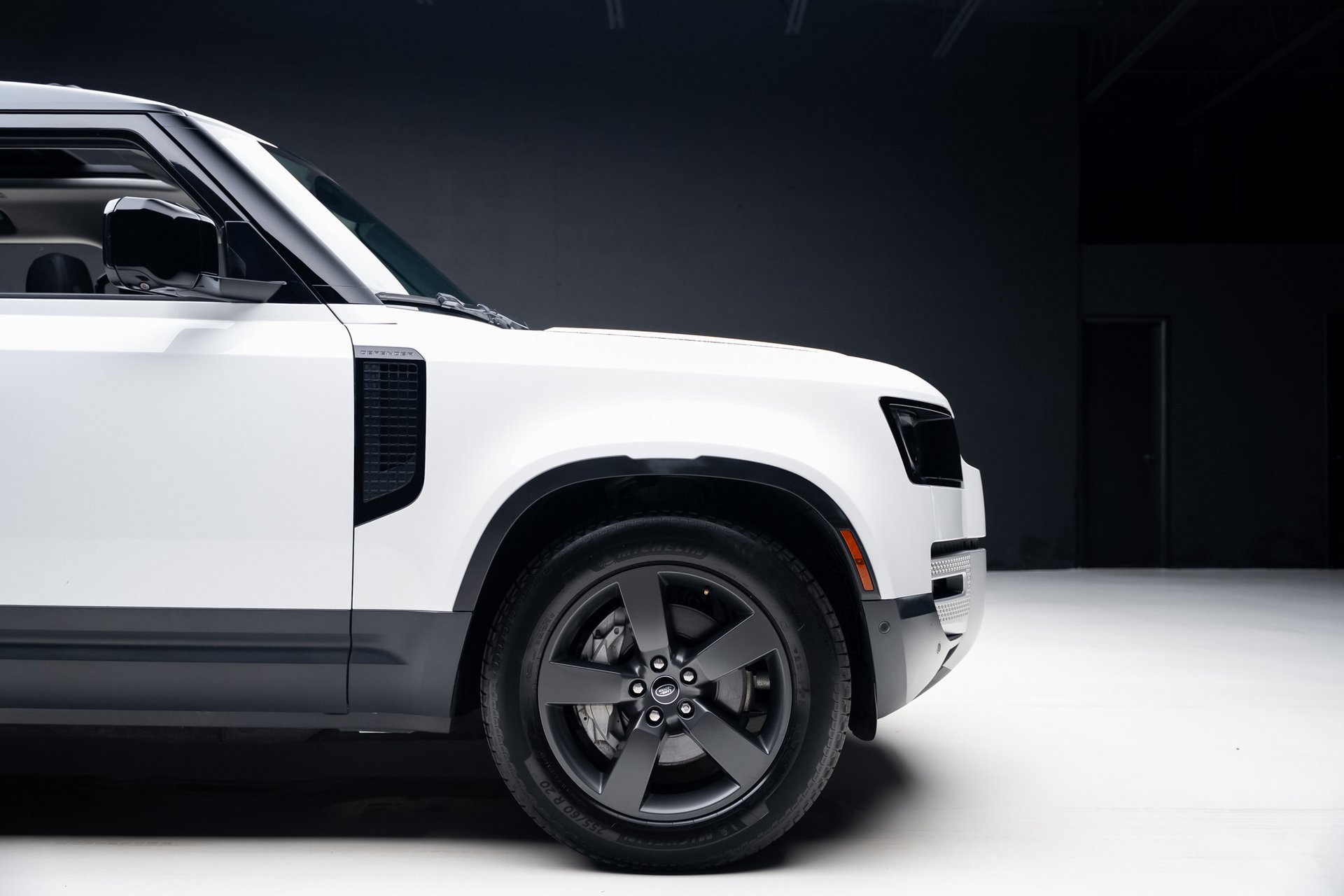 Used 2023 Land Rover Defender 130 SE image 40