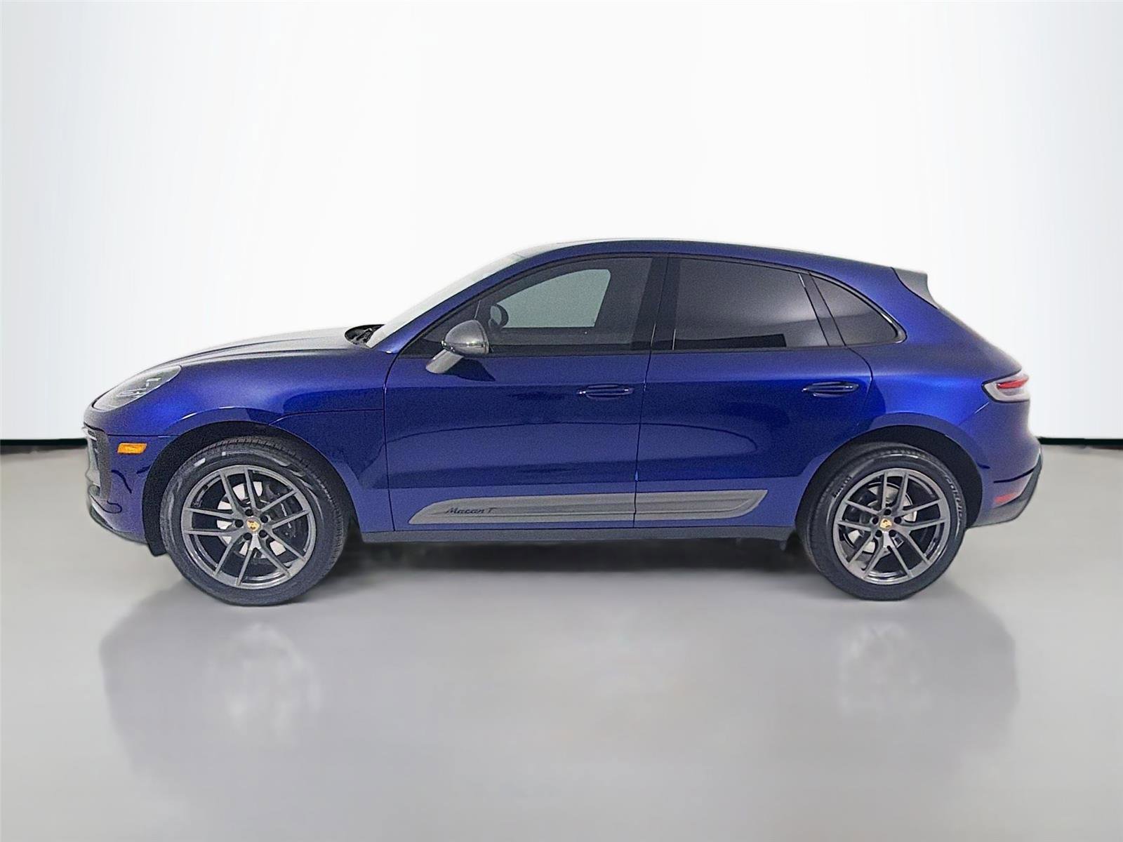 Certified 2024 Porsche Macan Turbo image 2