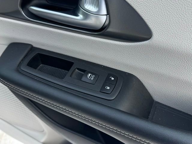 Certified 2024 Chrysler Pacifica Touring-L image 16