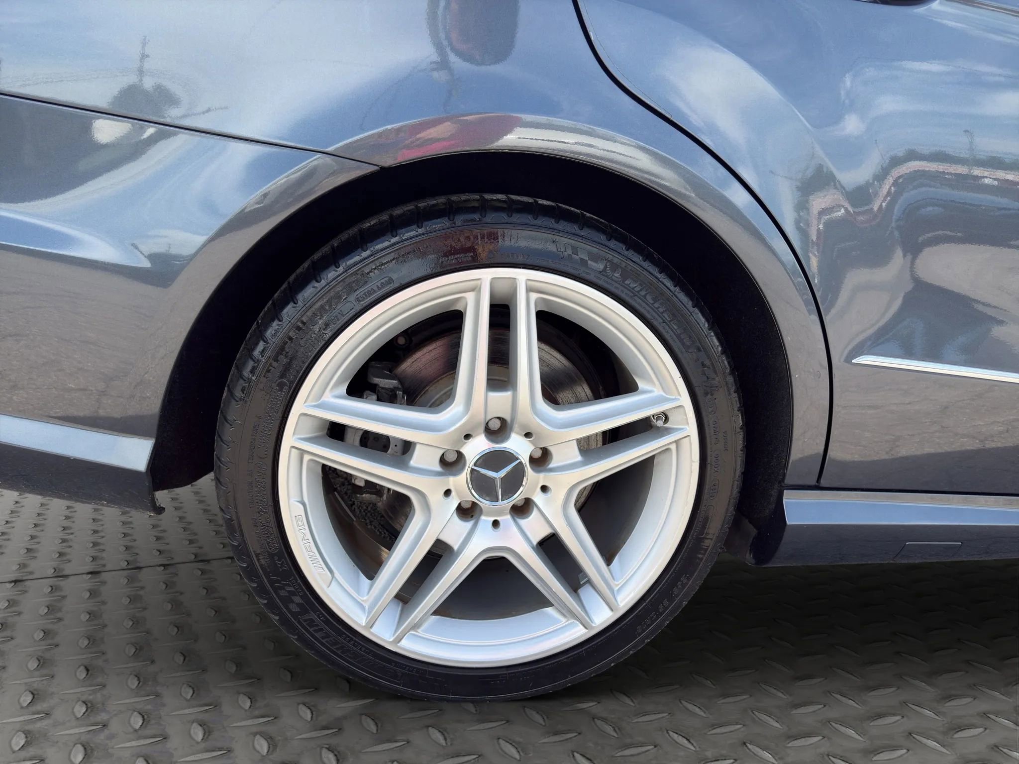 Used 2011 Mercedes-Benz E 550 Sedan image 33