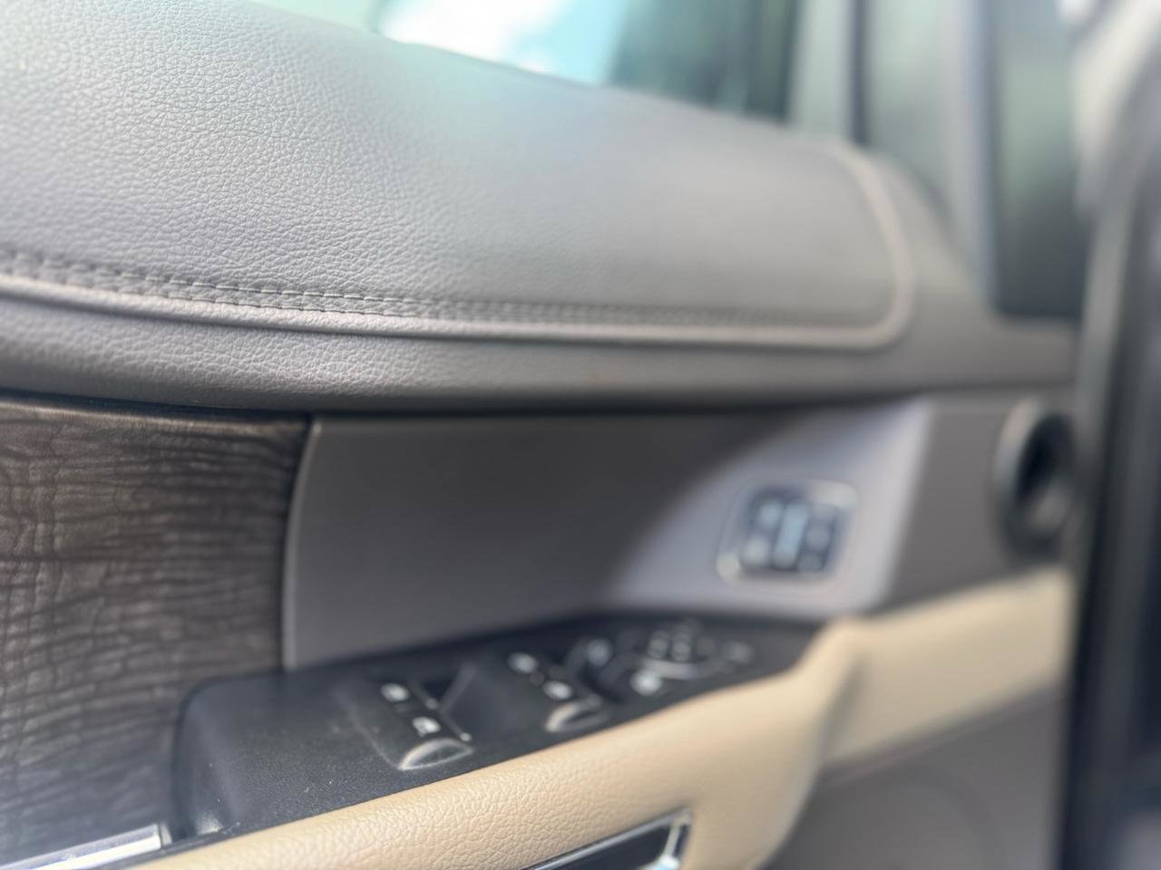 Used 2020 Ford Expedition Limited image 36