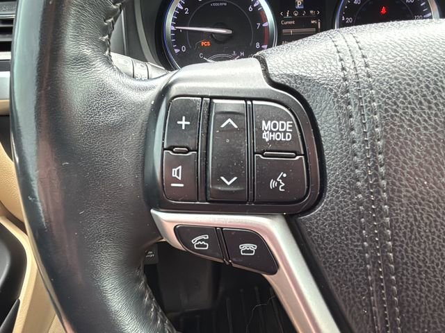 Used 2015 Toyota Highlander Limited Platinum AWD/4WD image 19