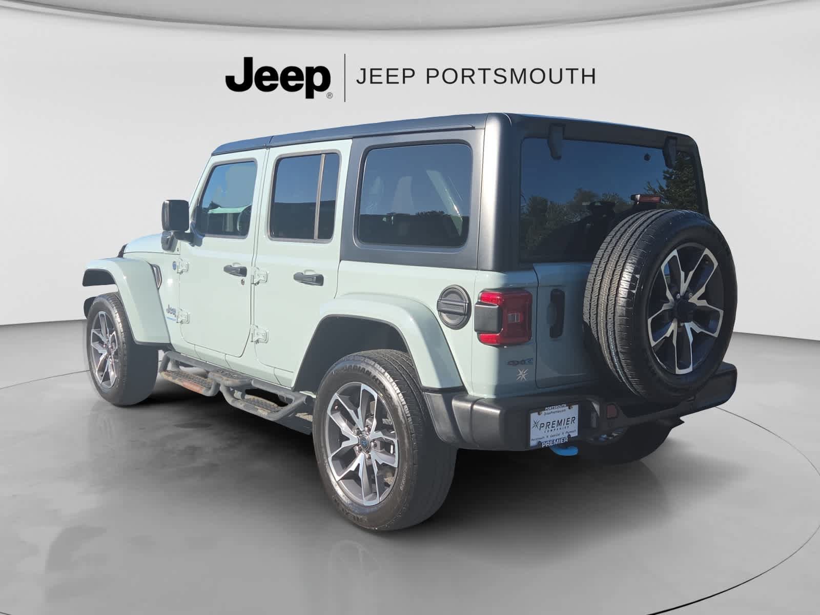 Used 2024 Jeep Wrangler Unlimited w/ Convenience Group AWD/4WD image 5