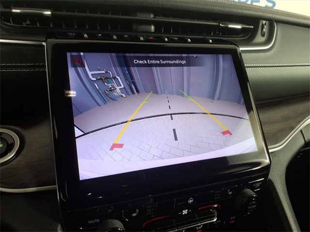 Used 2023 Jeep Grand Cherokee Limited image 20