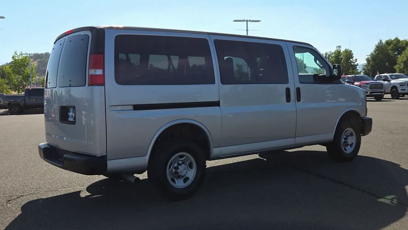 Used 2017 Chevrolet Express 2500 LS RWD image 8