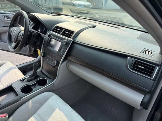 Used 2017 Toyota Camry LE FWD image 23