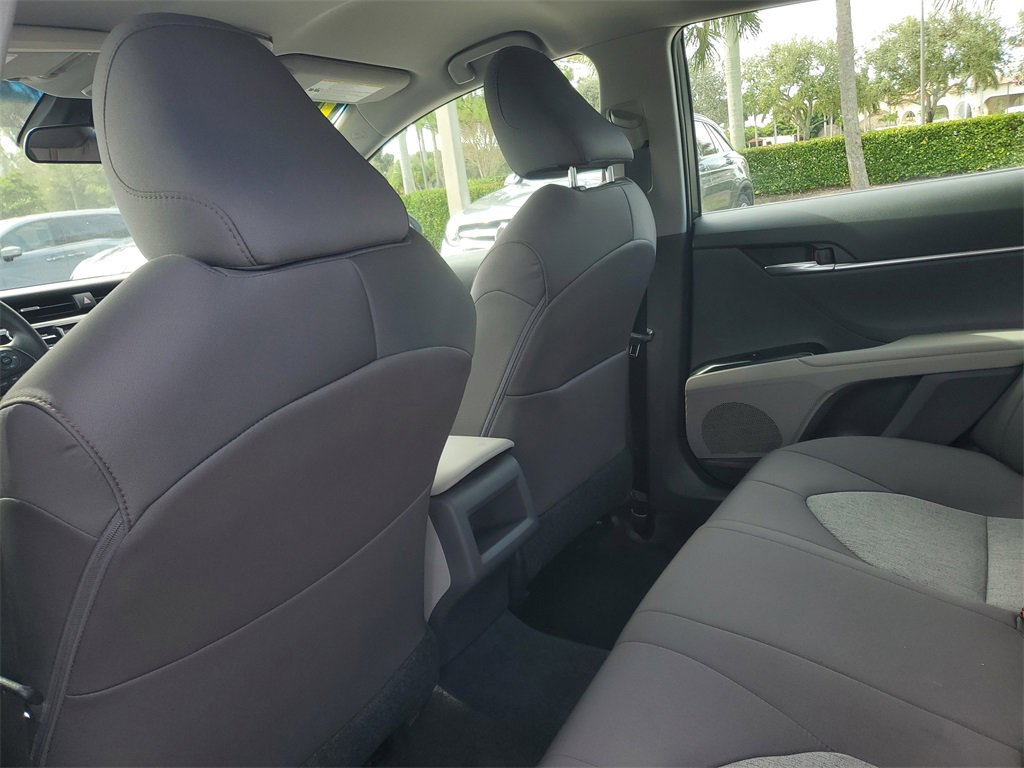 Used 2018 Toyota Camry LE image 9