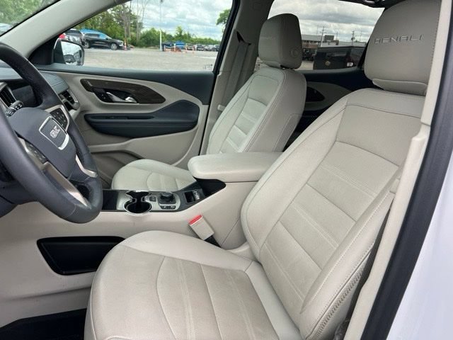 Used 2024 GMC Terrain Denali w/ Denali Premium Package AWD/4WD image 21